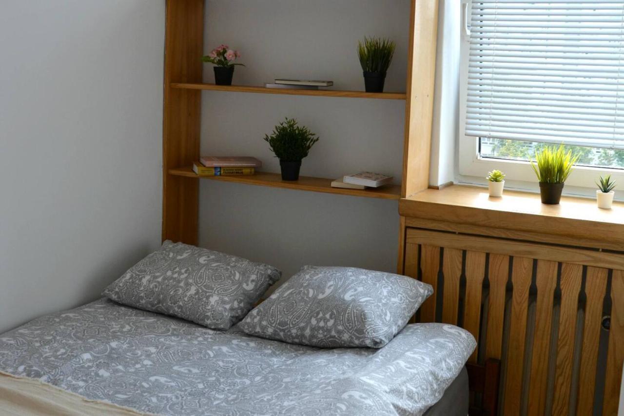 Ohmyhome - Sunny Apartment In City Center Warsaw Luaran gambar